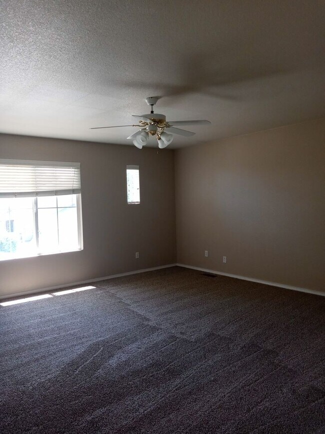 Building Photo - 9900 Sunshine Mesa Dr NW