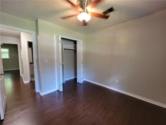 Building Photo - 2506 Windmere Dr NW