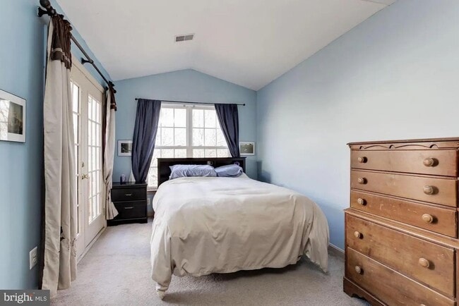 Building Photo - 208 Goldsborough Dr