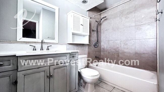 Building Photo - 2 Bed, 2 Bath Victorville Home!!!