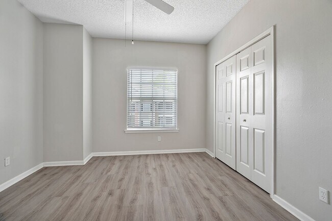 Building Photo - 2 bedroom/ 2 bathroom condo on Southside!