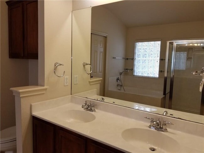 Building Photo - 1421 Sweet Leaf Ln