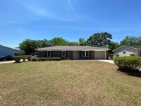 Building Photo - 902 Landview Dr