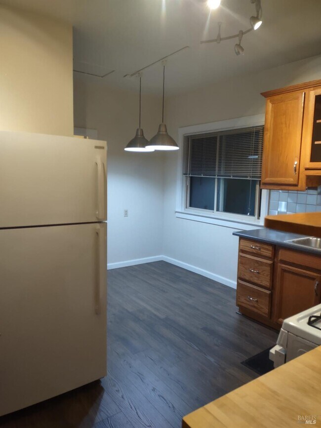 Building Photo - 16 Frances St