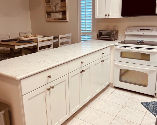 Building Photo - 8369 Wingate Dr