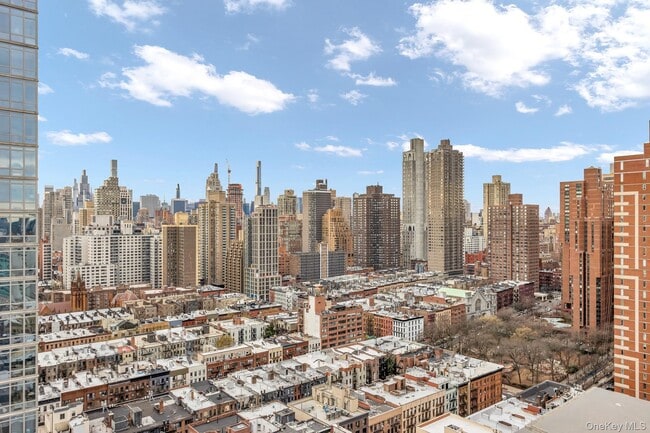 Building Photo - 340 E 93rd St