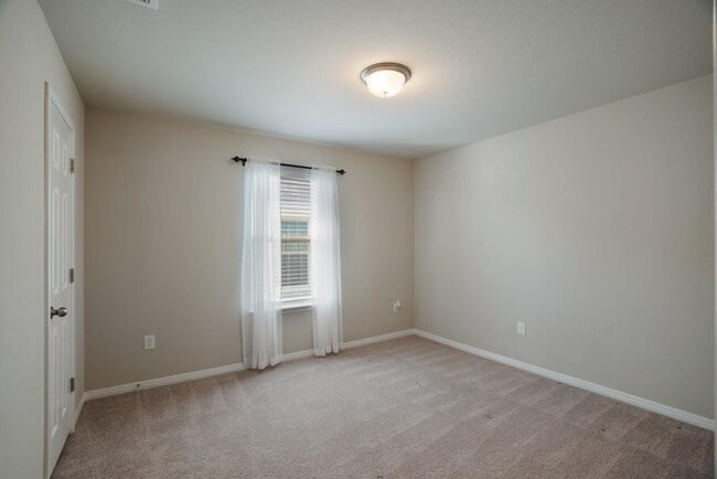 Building Photo - 205 Guemal Rd