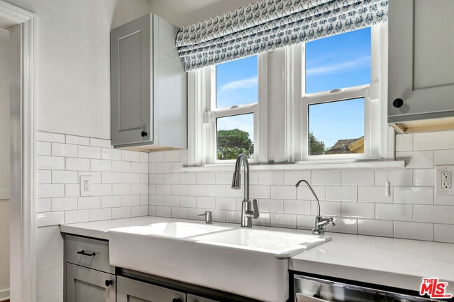 Building Photo - 10509 Wilsey Ave