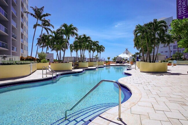 Building Photo - 253 NE 2nd St