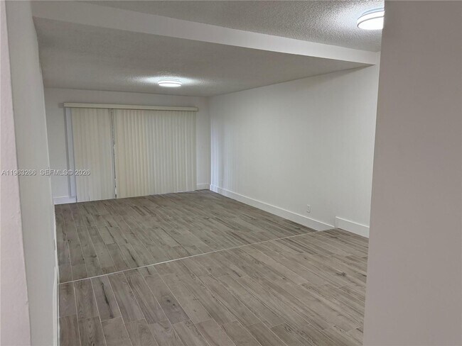 Building Photo - 2700 Coral Springs Dr