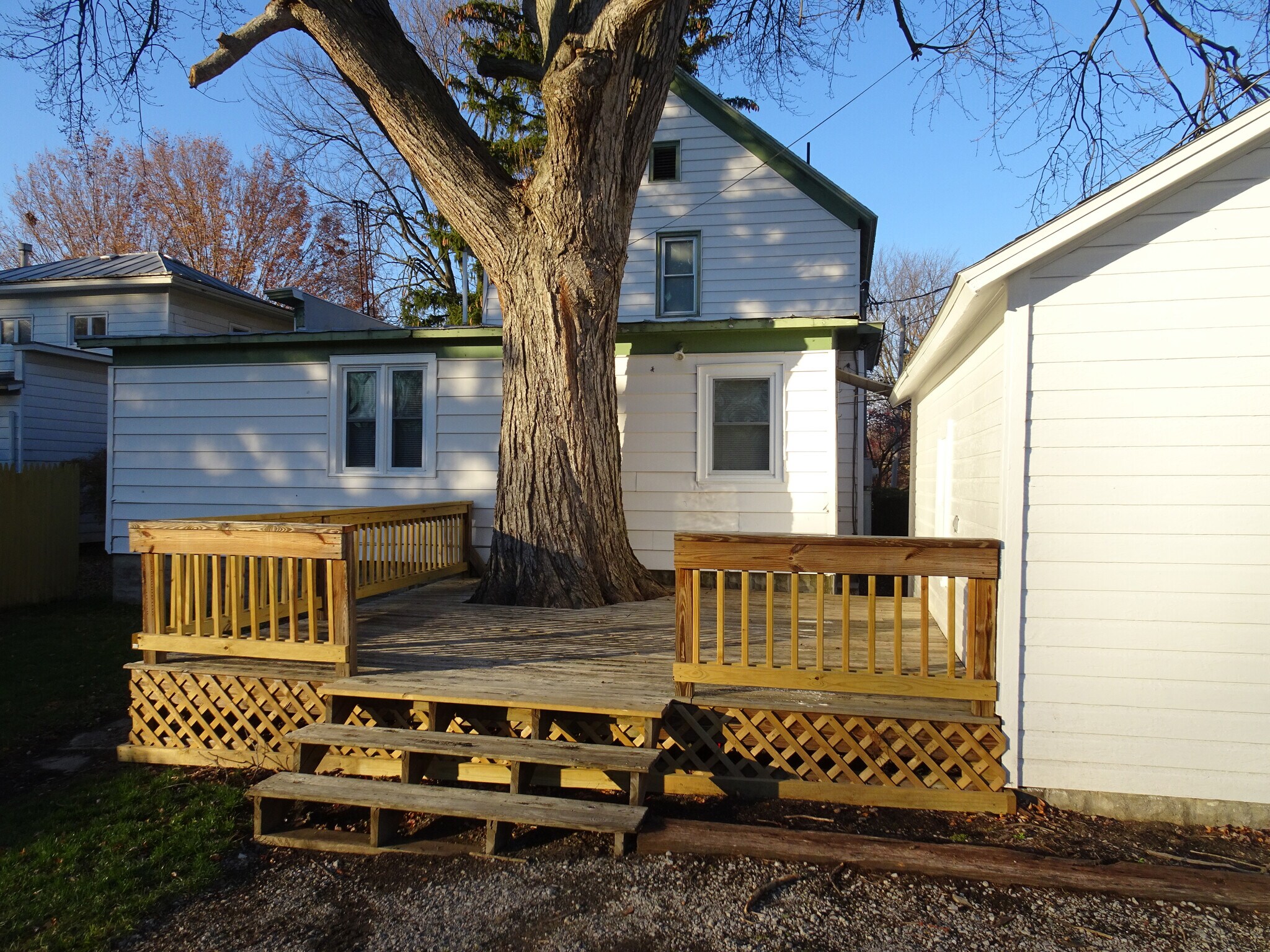 Building Photo - 415 E Lima St