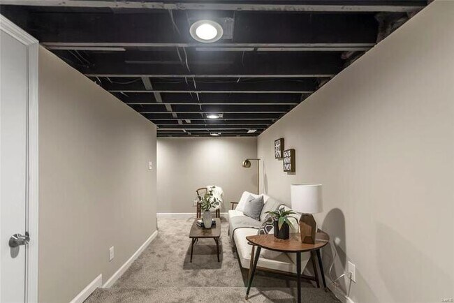 Building Photo - Fantastic 3bd/1.5ba home! Coming soon!