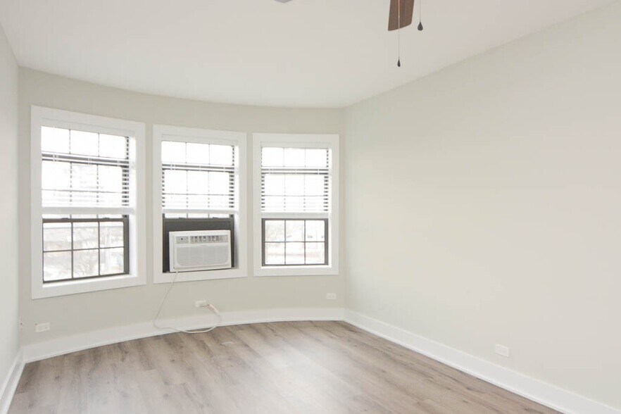 Building Photo - 725 St Johns Ave