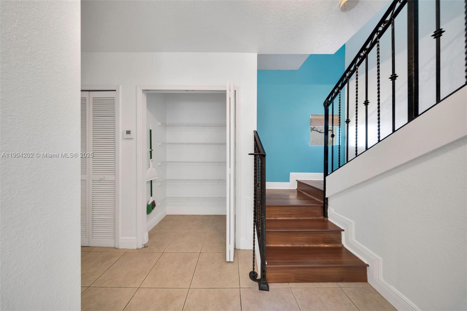 Building Photo - 2814 SW 27th St