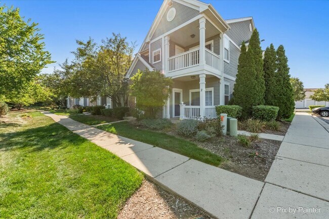 Building Photo - 2215 Aurora Dr