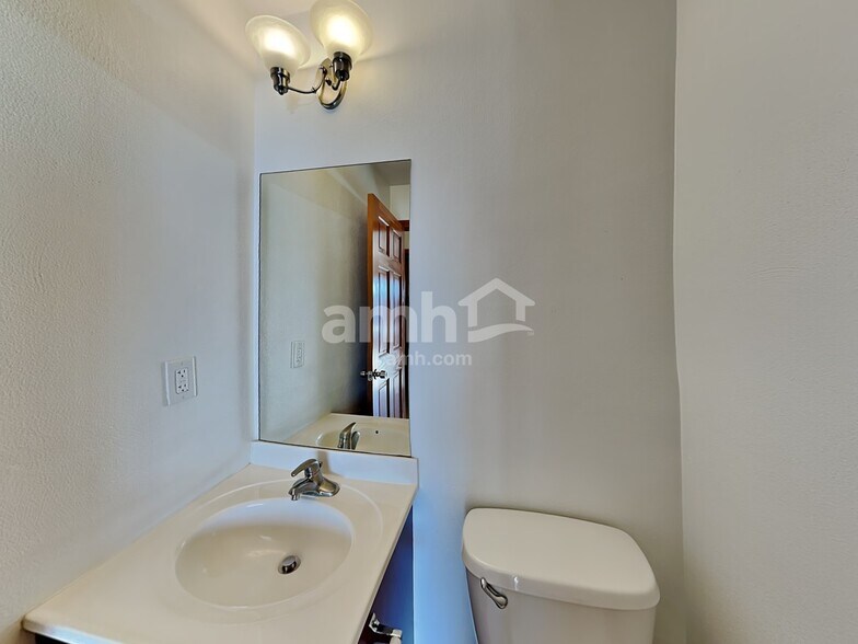 Building Photo - 3085 Warwickshire Dr