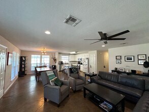 Building Photo - Spacious 4/4 House with Yard in the Baylor...