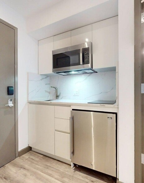 Building Photo - Broad Street