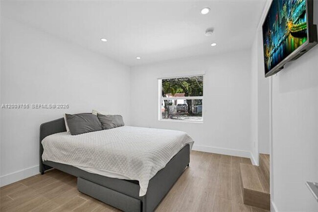 Building Photo - 742 NE 81st St