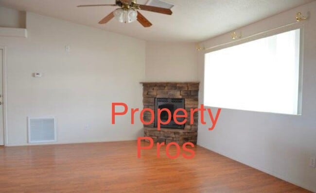 Building Photo - 141 S 8th Pl