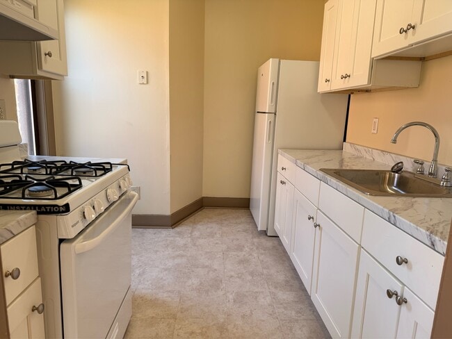 Building Photo - 44 Alden St