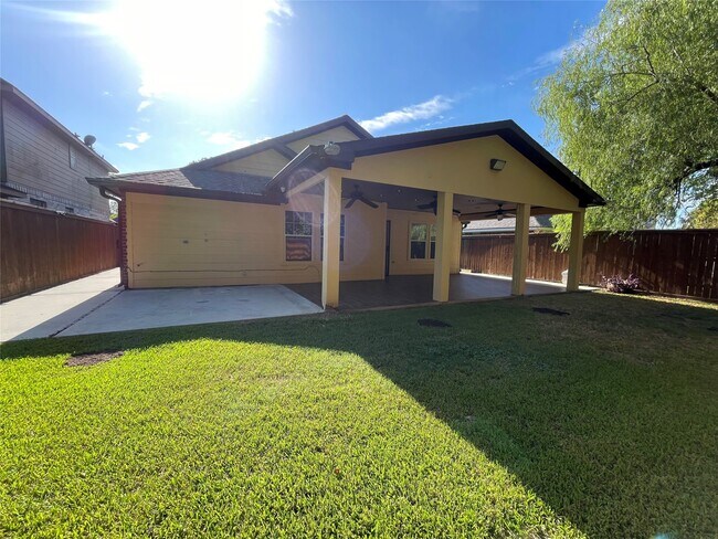 Building Photo - 9715 Raul Hector Dr