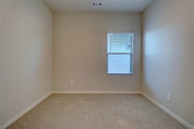 Building Photo - 4104 Zoe Ln