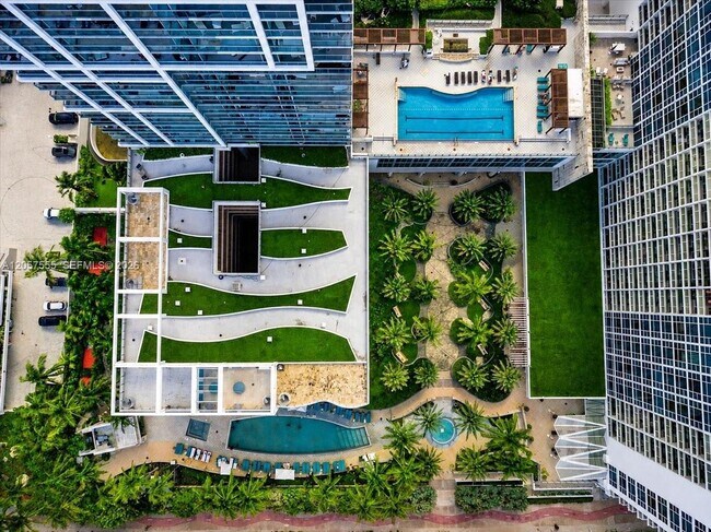 Building Photo - 6801 Collins Ave