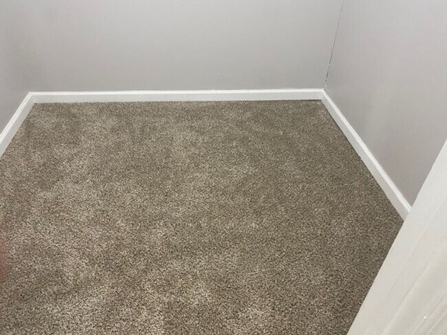 Building Photo - Duplex close to KU Med and close to entertainment and shopping