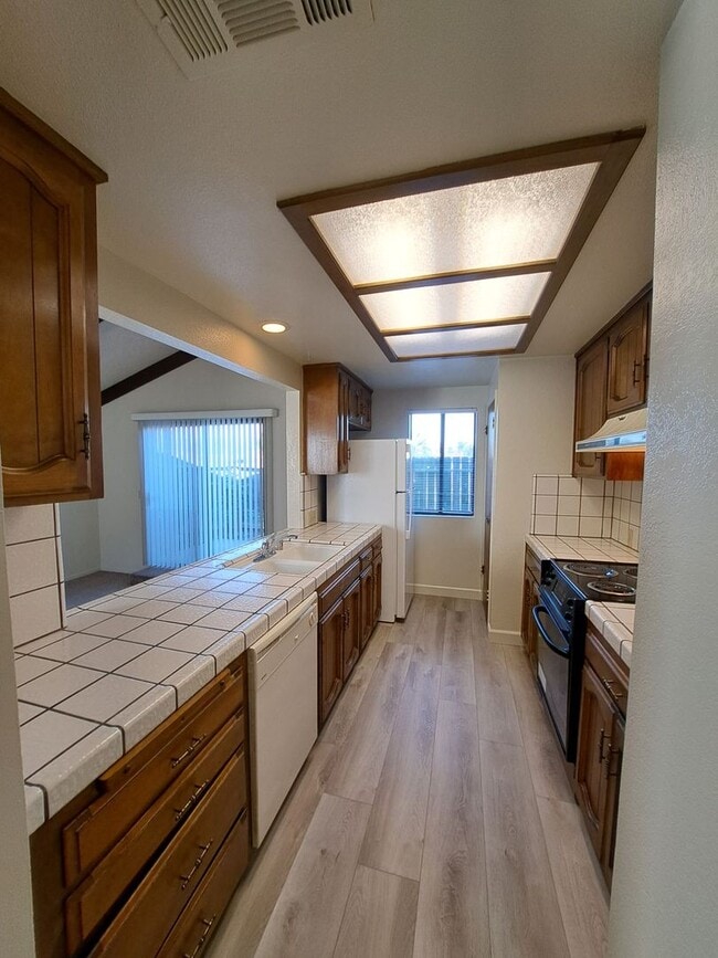 Building Photo - 4593 N Emerson Ave