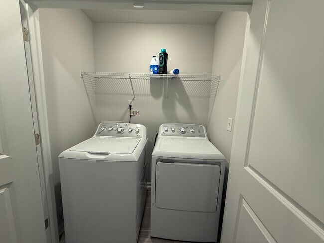 Building Photo - 409 Deercroft Dr