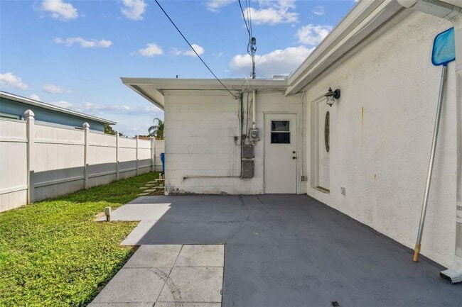 Building Photo - 3900 23rd Ave N