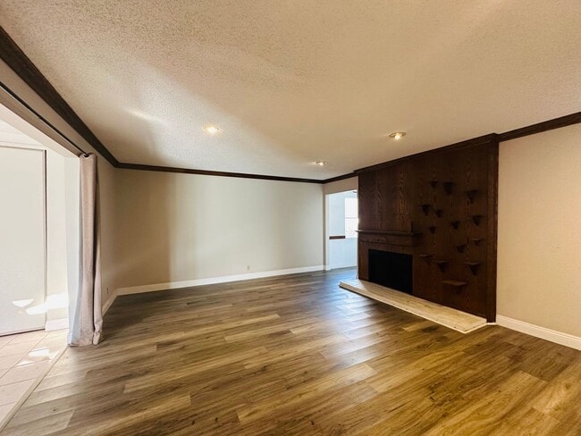 Building Photo - 3BD/2BA Single-Story Home in Huntington Beach