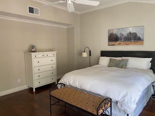 Building Photo - Private Courtyard Entry & Expansive Backyard Oasis