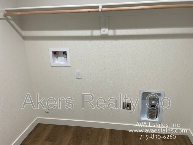 Building Photo - 970 S Coral Pl