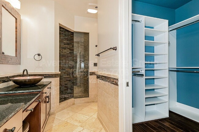 Building Photo - 8914 Hilltop Manor Dr