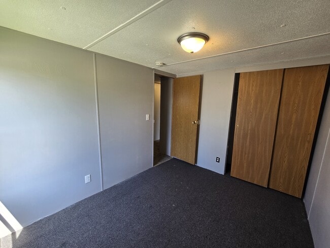 Building Photo - 700 W Ridgeway Ave