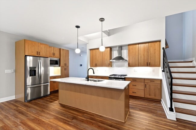 Building Photo - Modern 3BR Townhome in Millbank Village!