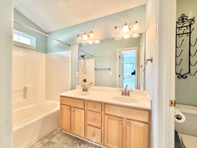 Building Photo - 4800 Corinthian Way