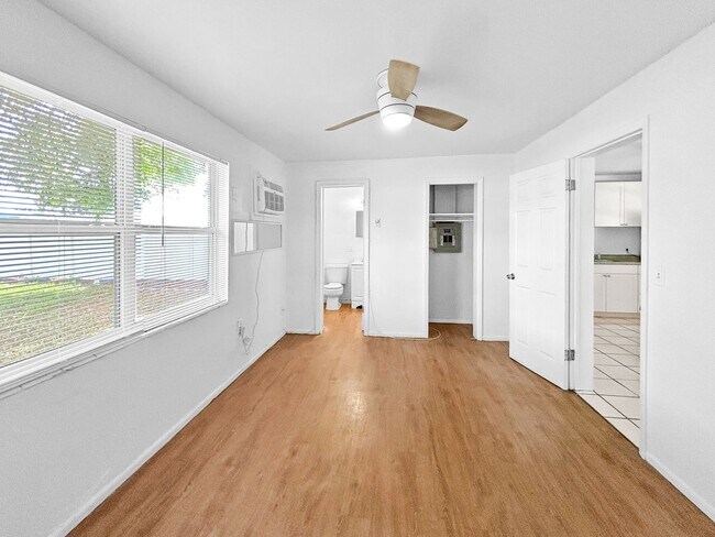 Building Photo - 10464 106th Ave N