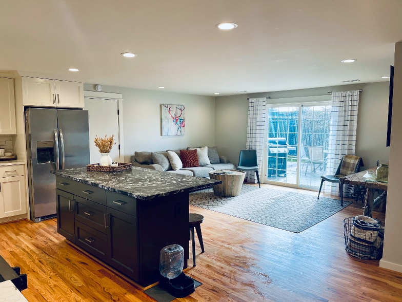 Building Photo - 305 Rosewood St