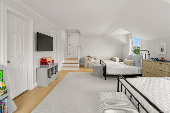 Building Photo - 16 Island Way