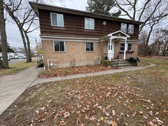 Building Photo - 4 Canary Pl