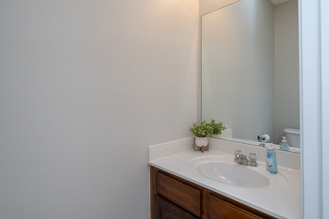 Building Photo - 25 Stratus Ct