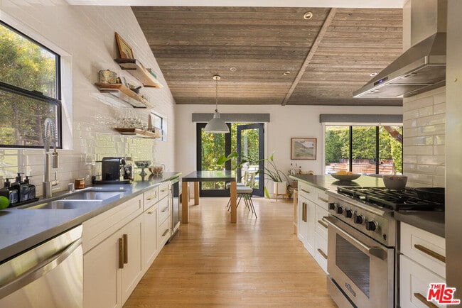 Building Photo - 2611 Range Rd