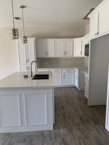 Kitchen - 311 S Indiana Ave