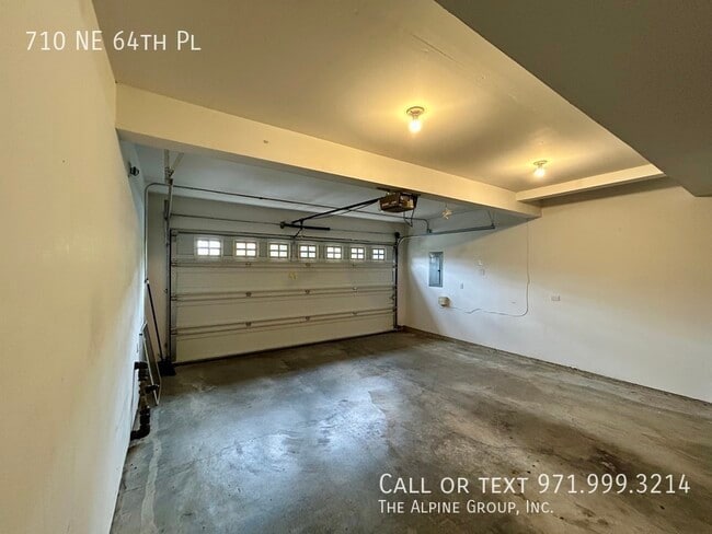 Building Photo - 710 NE 64th Pl