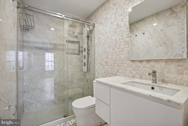 Building Photo - 1620 Beekman Pl NW