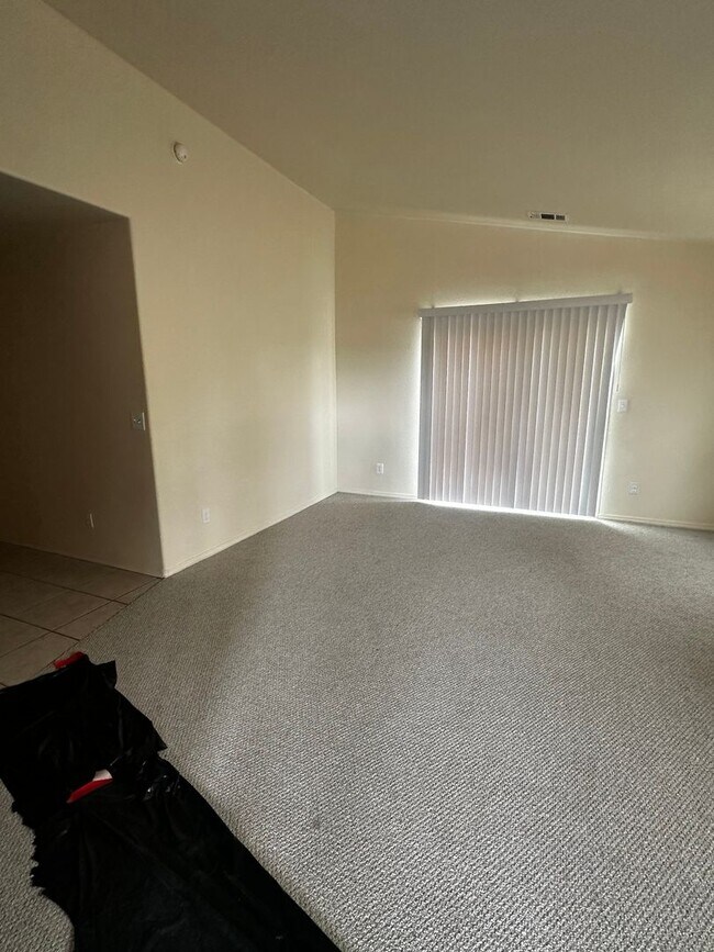 Building Photo - Newer Shandon Home