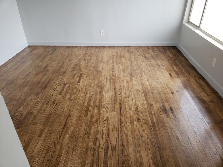 Building Photo - 1451 E 21st St